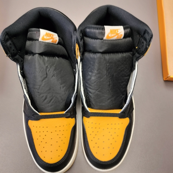 Jordan 1 High OG Taxi - Picture 2 of 7